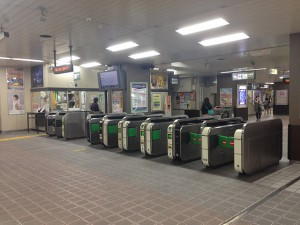 001新浦安駅大きい改札