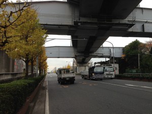 若潮通り　ＪＲ京葉線高架下