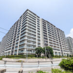 2008年1月築。総戸数896戸の大規模マンション。充実した共用施設が生活を彩ります。 (外観)