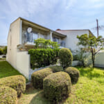 ゆとりの専用庭付きテラスハウス、戸建て感覚で暮らせる2階建て住宅です。4戸棟の角部屋です。 (外観)