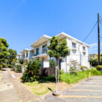 【空室】ご都合の良い日時に見学できます。実際にお部屋を見てみませんか。戸建て感覚の2階建てテラスハウス。 (外観)