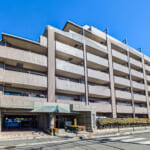 品格のあるタイル貼りの外観。安心のオートロック付きマンションです。 (外観)