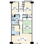 南東向き、専有面積74.59㎡の3LDK。開放的な両面バルコニー。 (間取)