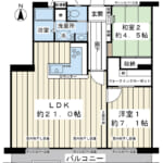 2017年のリフォームでLDKを約21帖へ拡張。ゆとりある広さと、充実の造作収納を備えた住まいです。 (間取)