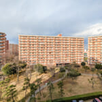 新浦安駅徒歩7分。7階・南向きにつき陽当たり良好な、エレベーター停止階の住まいです。 (外観)