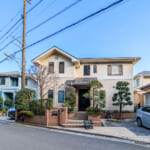 舞浜駅徒歩7分。三井不動産旧分譲地内の閑静な街並みに立つ、土地71坪超・7LDKの大型戸建です。 (外観) 舞浜駅徒歩7分。三井不動産旧分譲地内の閑静な街並みに立つ、土地71坪超・7LDKの大型戸建です。 (外観)