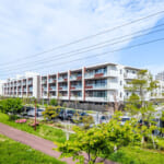 2021年10月築、三菱地所レジデンス旧分譲。新築時にZEH-M Ready基準を採用した、環境にも配慮された次世代型のオール電化住宅です。 (外観)