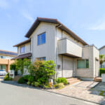 パナソニックホームズ施工の2階建。敷地は開放的な三方角地。地震の揺れを吸収する制震構造。お車2台を駐車可能(要サイズ確認)。 (外観) パナソニックホームズ施工の2階建。敷地は開放的な三方角地。地震の揺れを吸収する制震構造。お車2台を駐車可能(要サイズ確認)。 (外観)