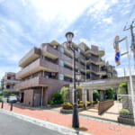 東西線快速停車「浦安」駅徒歩5分。落ち着いた佇まいの外観です。現在は空室のためゆっくり見学できます。 (外観) 東西線快速停車「浦安」駅徒歩5分。落ち着いた佇まいの外観です。現在は空室のためゆっくり見学できます。 (外観)