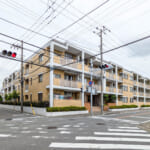 浦安市東野1丁目に位置する3階建ての低層マンション。2024年12月に大規模修繕工事を実施済みです。 (外観) 浦安市東野1丁目に位置する3階建ての低層マンション。2024年12月に大規模修繕工事を実施済みです。 (外観)