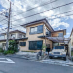 海楽パークシティ地区計画区域内の整った住環境。2024年10月に外装塗装や屋根改修を実施済みです。 (外観) 海楽パークシティ地区計画区域内の整った住環境。2024年10月に外装塗装や屋根改修を実施済みです。 (外観)