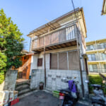 浦安市東野1丁目、住宅街に位置する売地です。私道奥のため公道からの視線が届きにくい現地。（古屋あり） (外観)